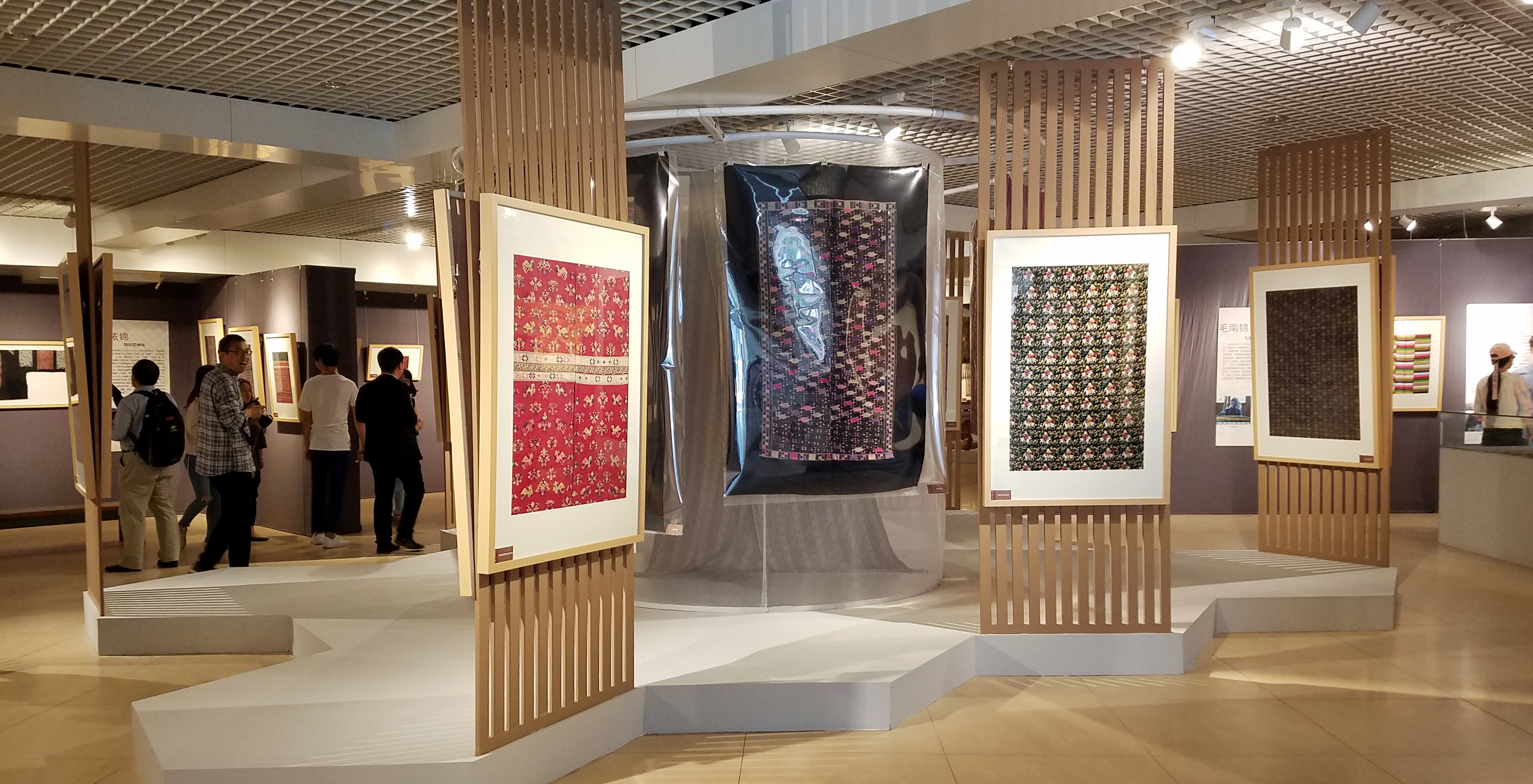 中国民族织锦艺术精品高校特展惊艳亮相北航艺术馆
